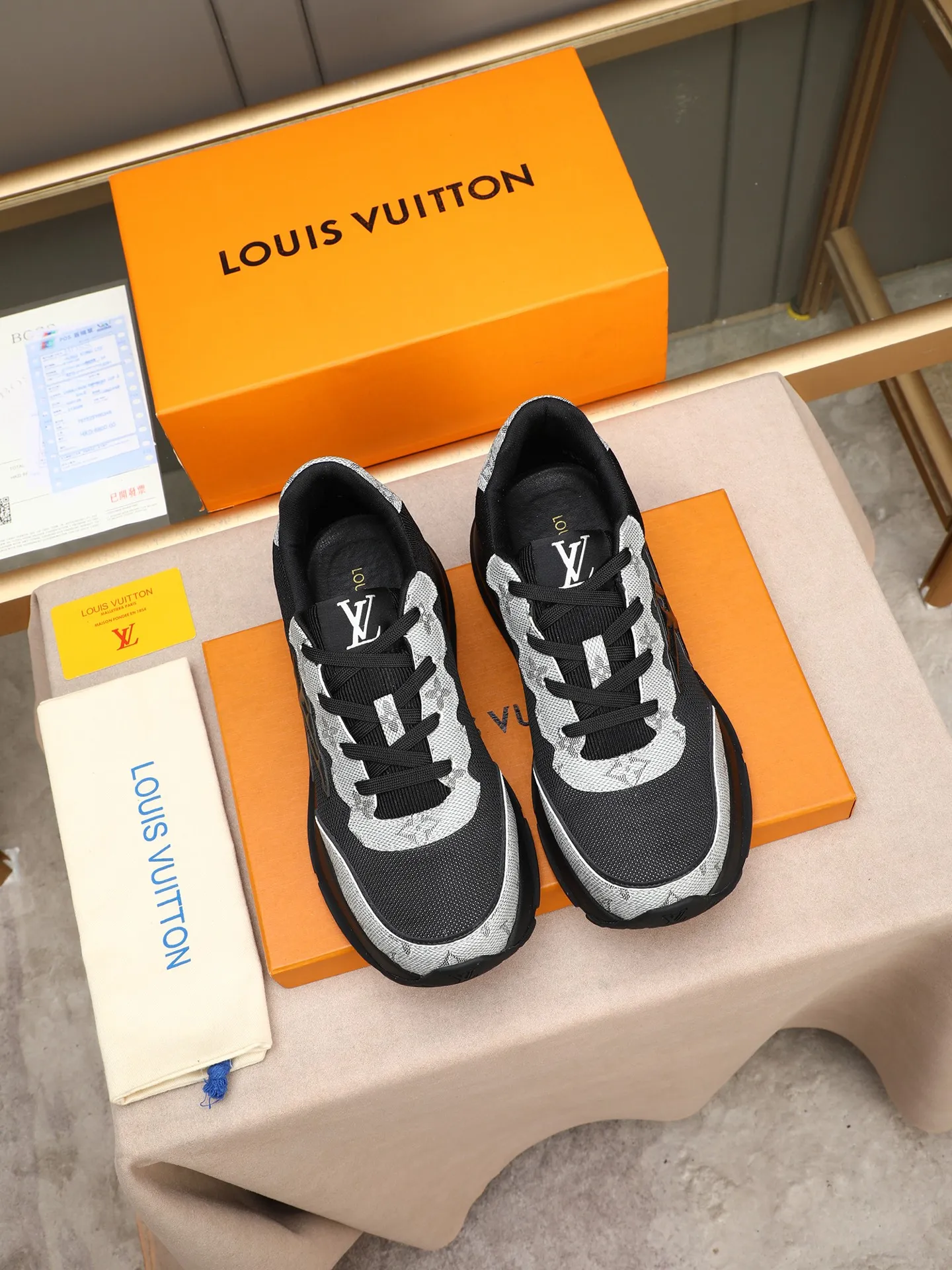 Men's shoes 💰460 Brand: LOUIS VUITTON Louis Vuitton LV Size: 38 39 40 41 42 43 44 (45 customized) Fabric: original cowhide cowhide 🔸Inside of: mesh 🔺Sole: counter foam outsole